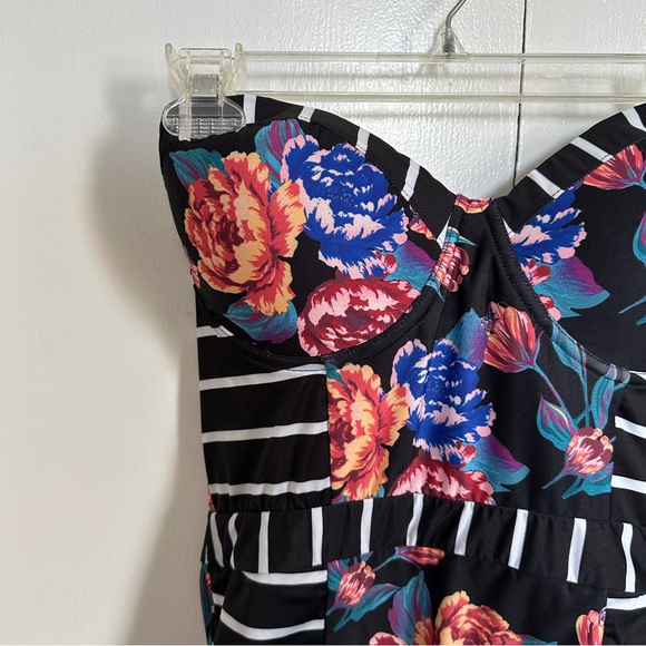 ModCloth Black and White Striped and Floral Print One Piece Bathing Suit Size L - Picture 3 of 6